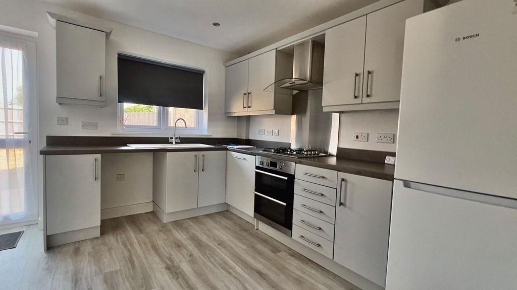 Property photo 2 of 12 d33Fe020-5Ea8-40Fc-9Ffd-831d0Af98810.Jpeg