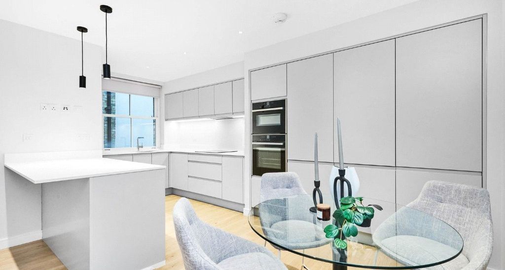 Property photo 2 of 7 Kitchen