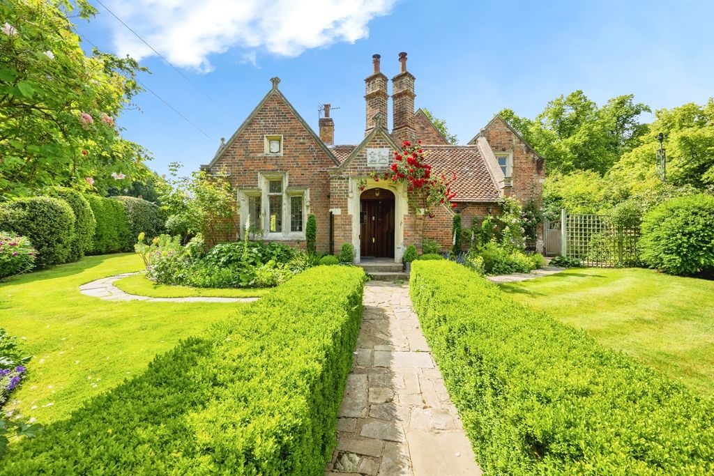 Property photo 1 of 34