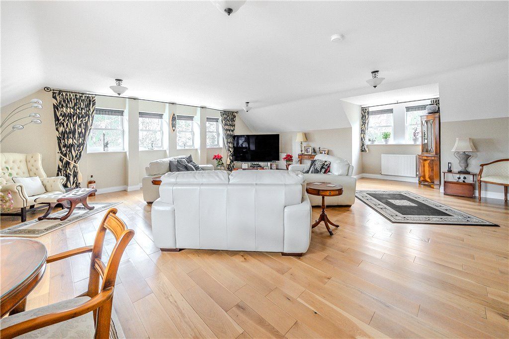 Property photo 2 of 19 Lounge / Dining Room