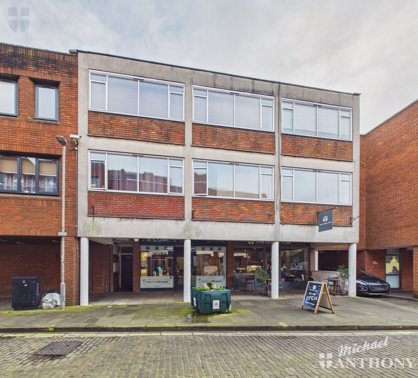 Property photo 1 of 8 Cam03852G0-Pr0552-Still011