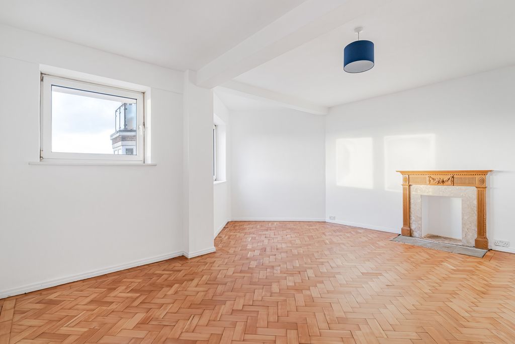 Property photo 3 of 22 Reception