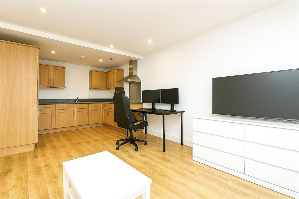 Property photo 3 of 9