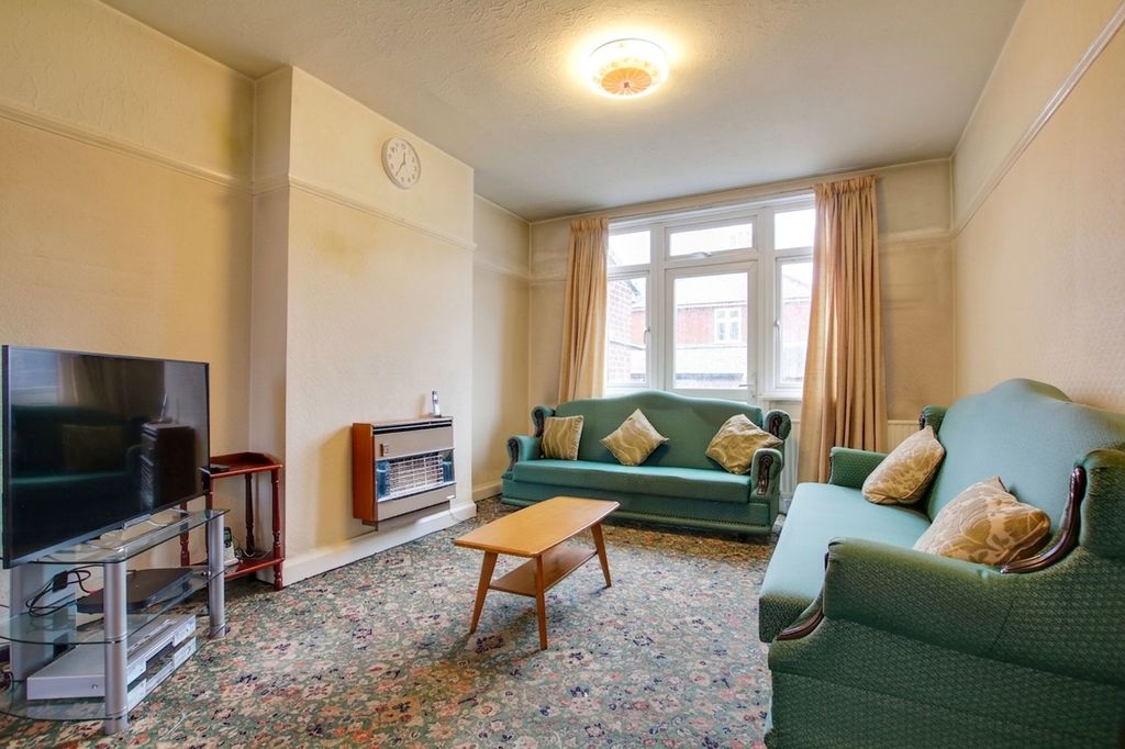 Property photo 2 of 34
