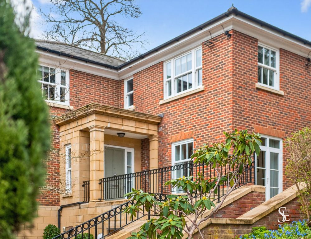 Property photo 1 of 32