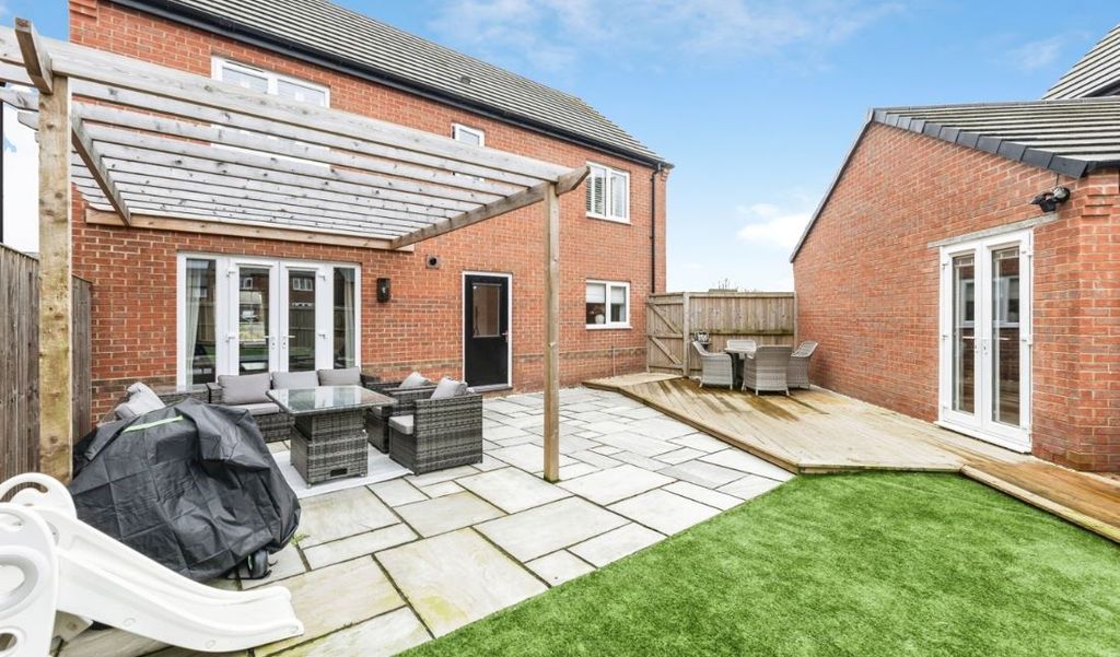 Property photo 2 of 20