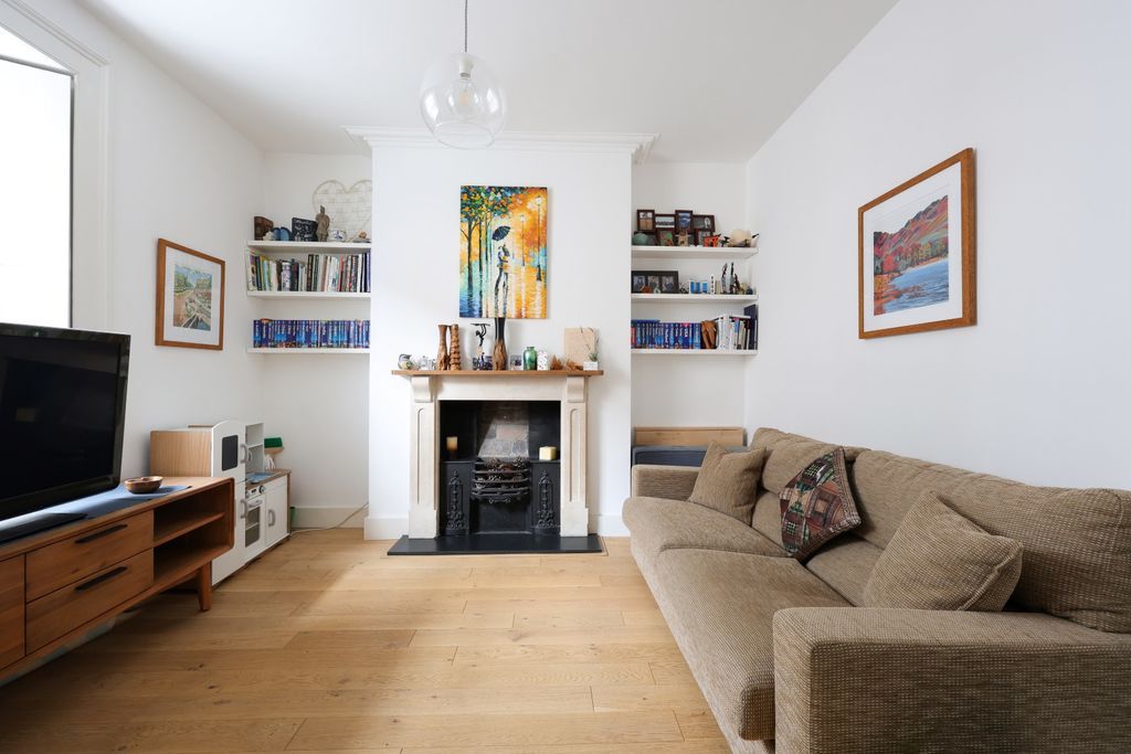 Property photo 3 of 14 Sitting Room