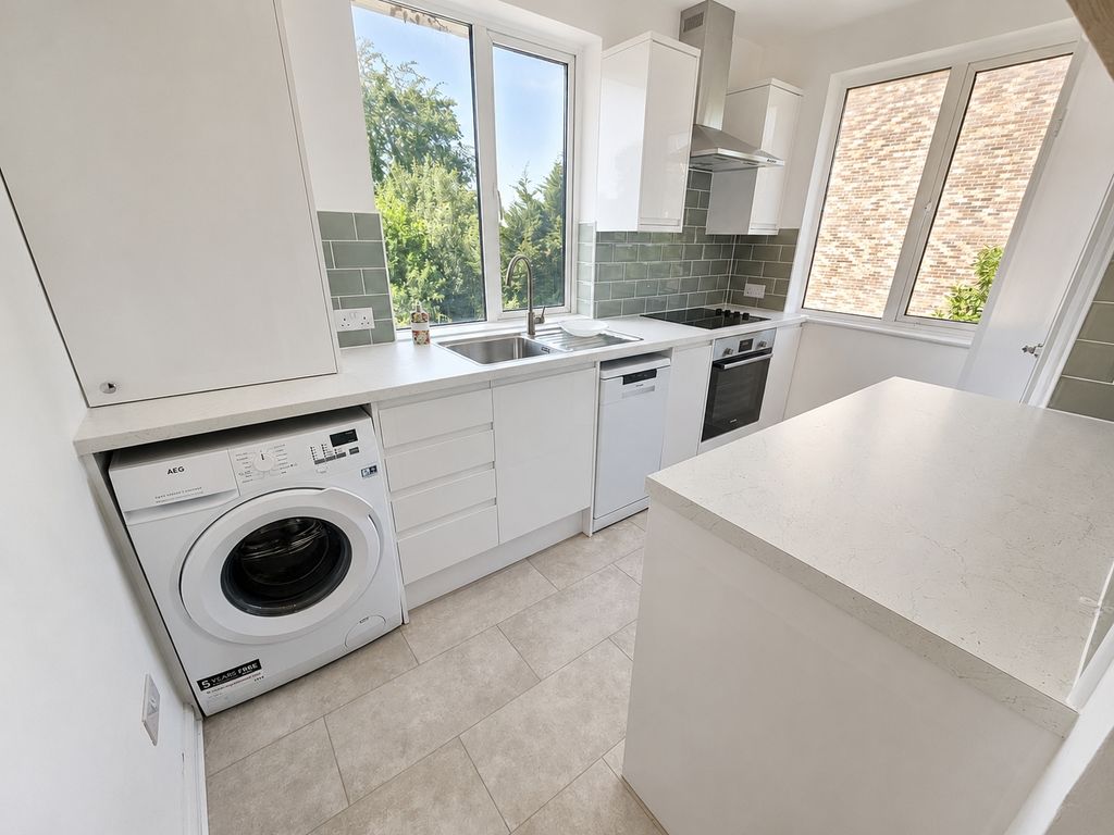 Property photo 3 of 8 Kitchen