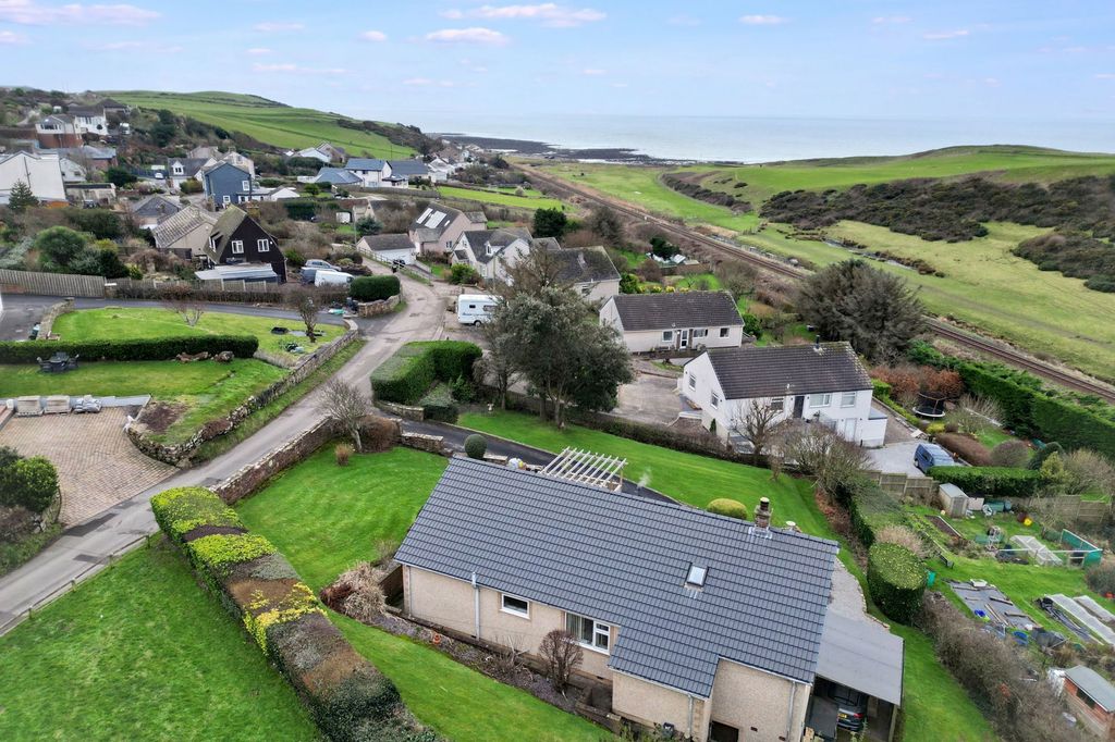 Property photo 2 of 30