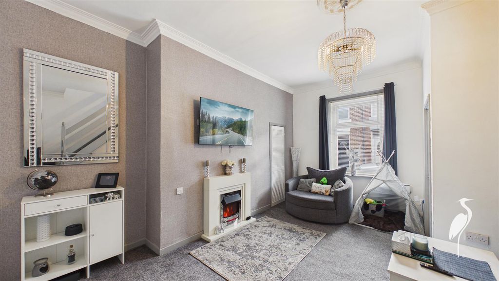 Property photo 2 of 13 Lounge