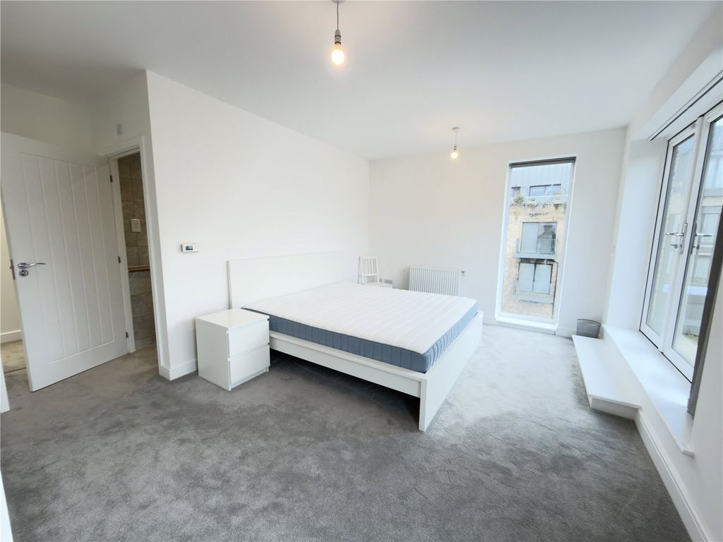 Property photo 2 of 17 Picture No. 25