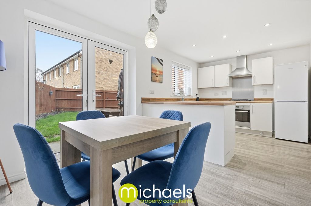 Property photo 3 of 27