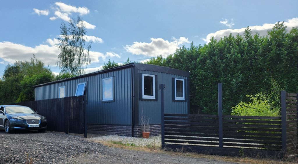 Property photo 1 of 5