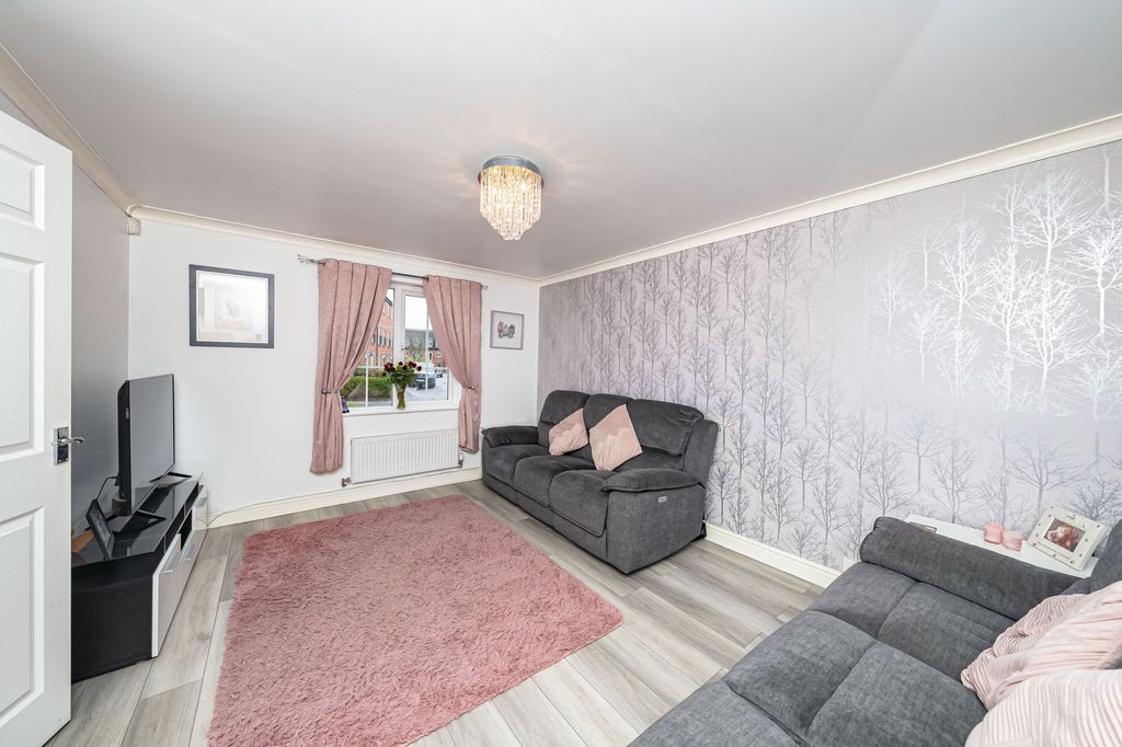 Property photo 2 of 31