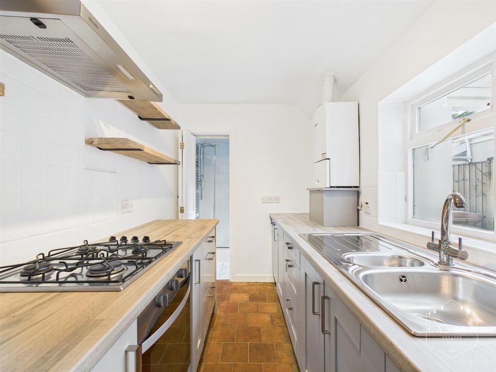 Property photo 3 of 14 Kitchen