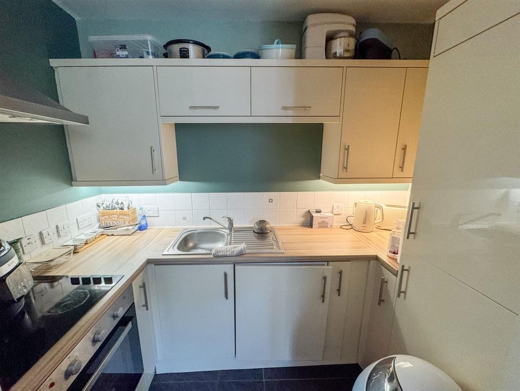 Property photo 3 of 16 Kitchen