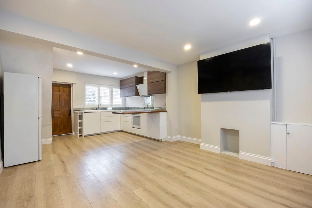 Property photo 2 of 13 Prospect Terrace-05