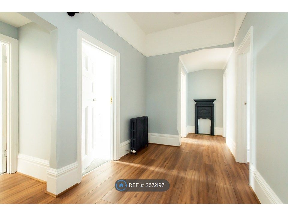 Property photo 1 of 11 Stunning Entrance / Hallway