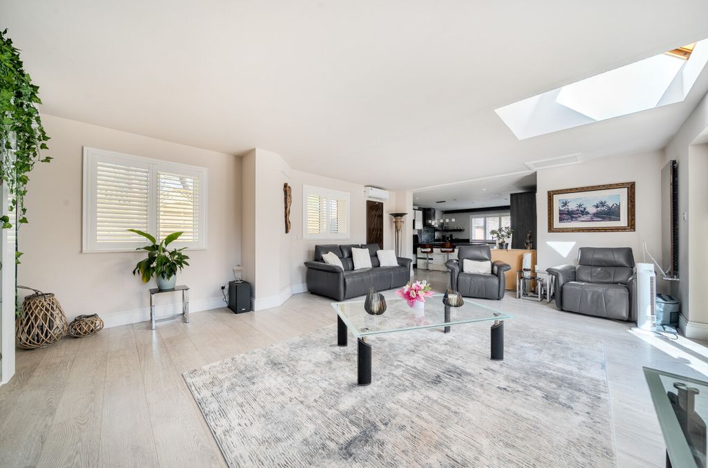 Property photo 2 of 23 14356381669Cabb5Bea70F