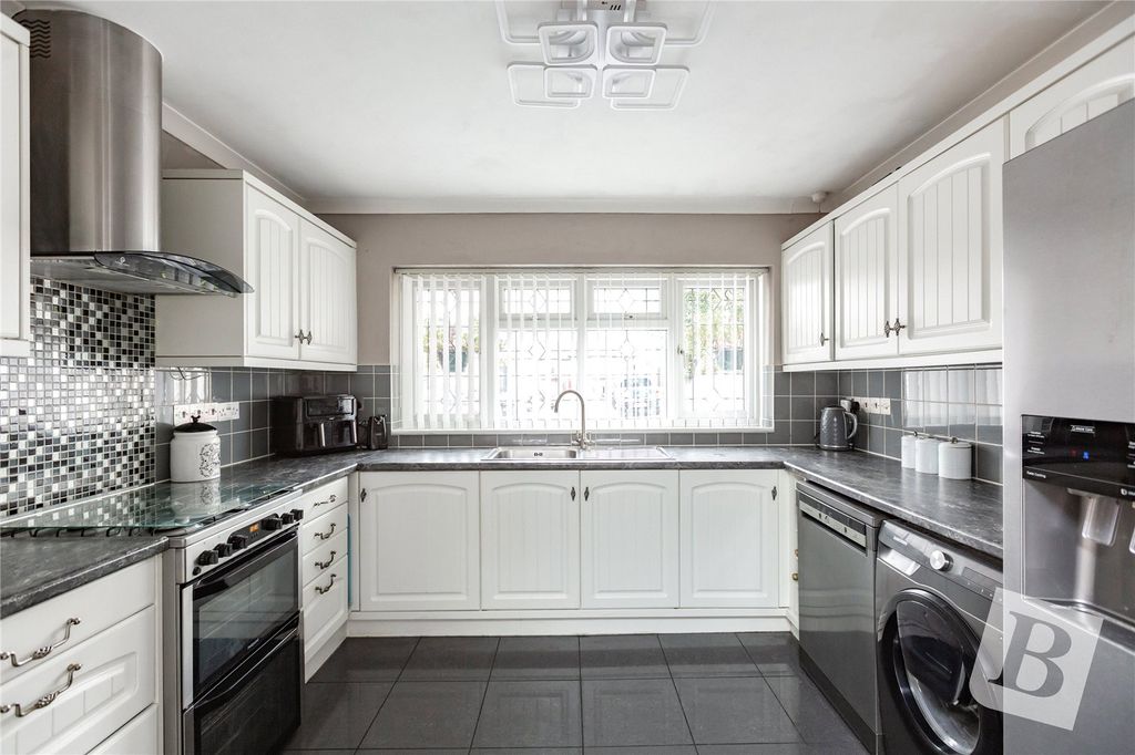 Property photo 2 of 22 Kitchen