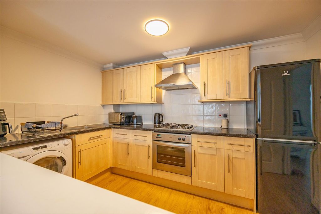 Property photo 3 of 17 Kitchen