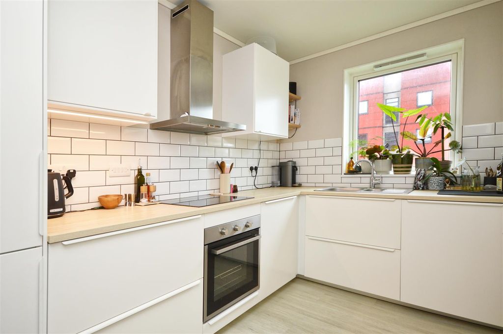 Property photo 3 of 16 Kitchen Area