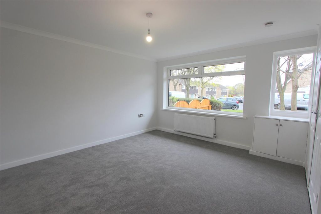 Property photo 3 of 17 Living Room