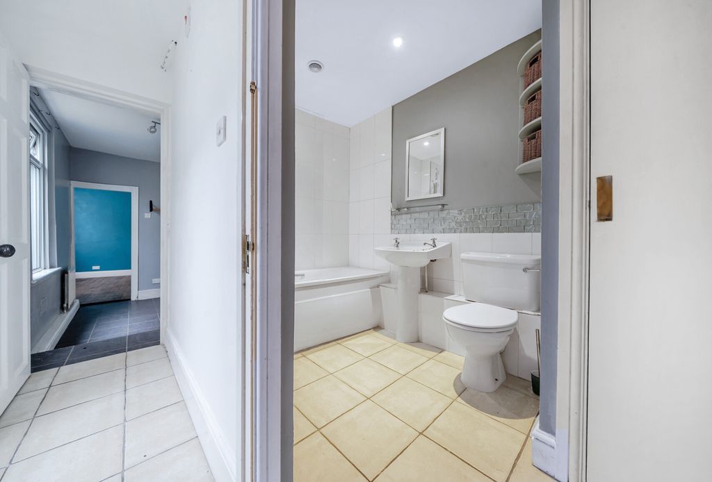 Property photo 3 of 13 1365982-7-68Efa21...