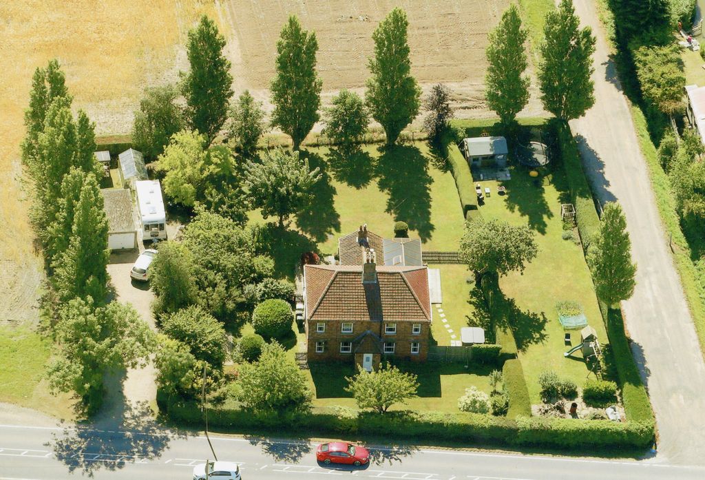 Property photo 3 of 35 Sunset House Pe22 8Qs