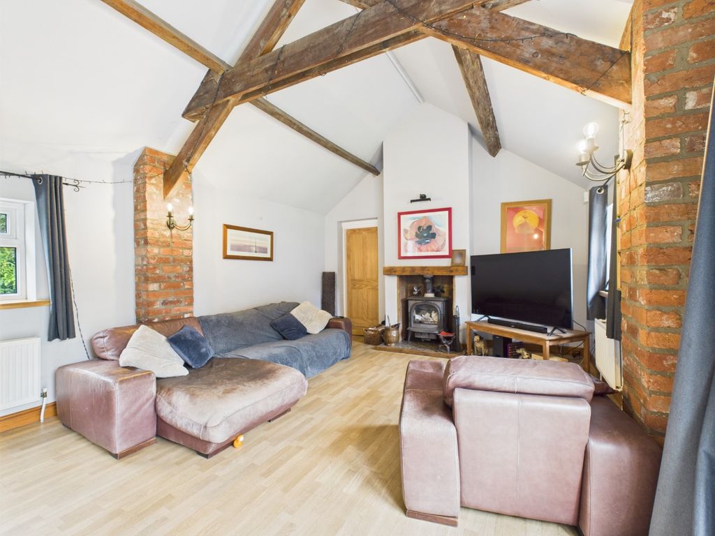 Property photo 3 of 54 4049815