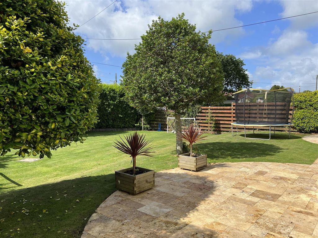 Property photo 2 of 33