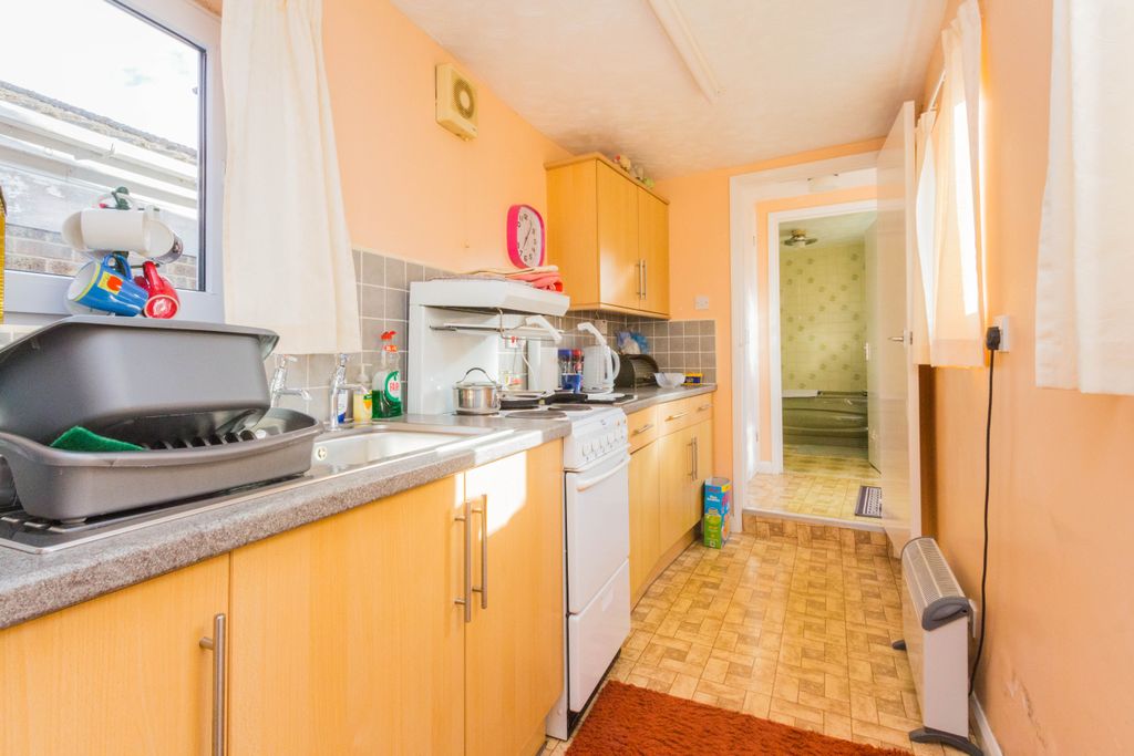 Property photo 2 of 11 Kitchen