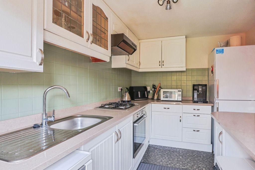 Property photo 3 of 21 Kitchen