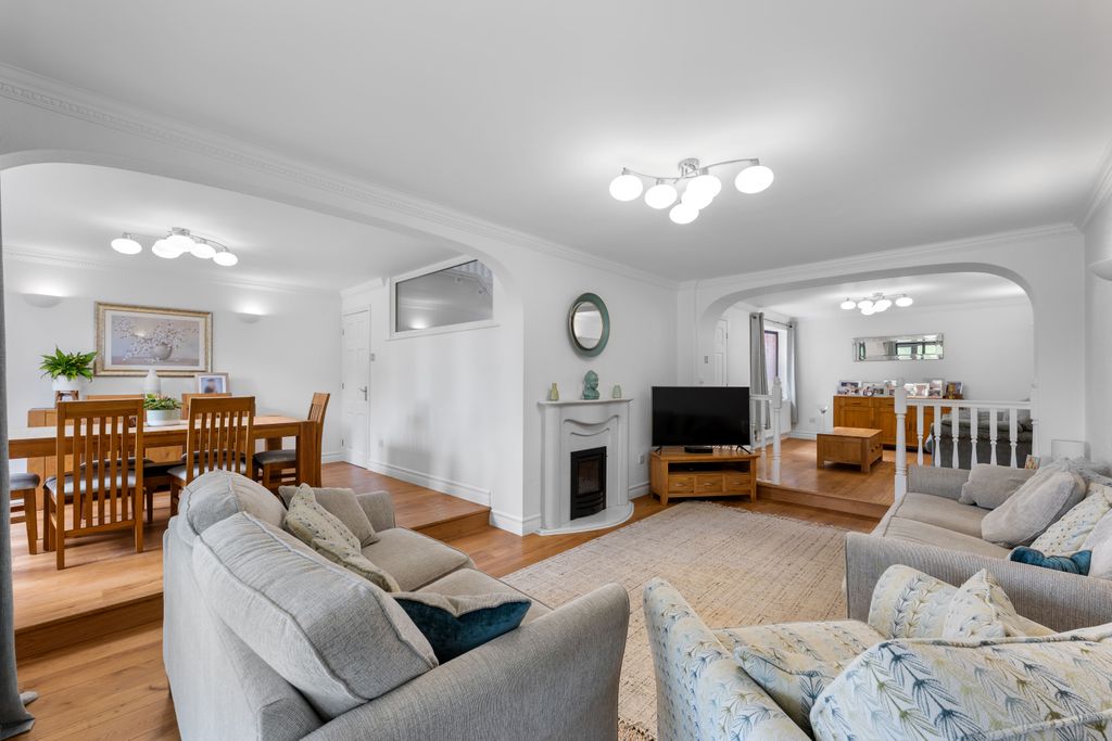 Property photo 3 of 41 P1564362-Min