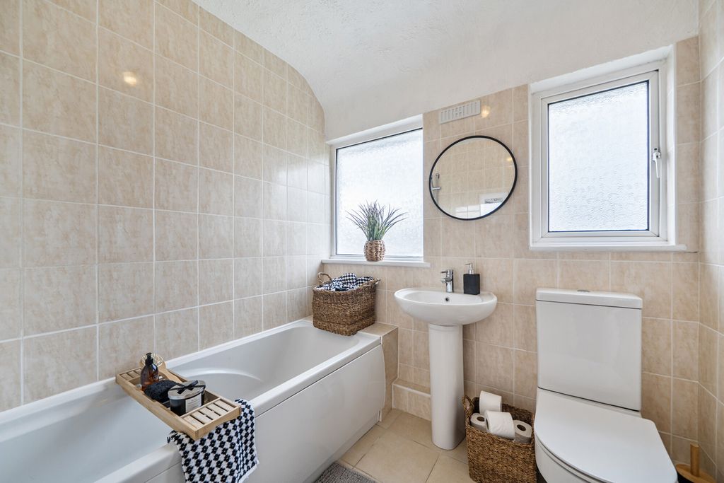 Property photo 3 of 18 1459791-11-6A033d...
