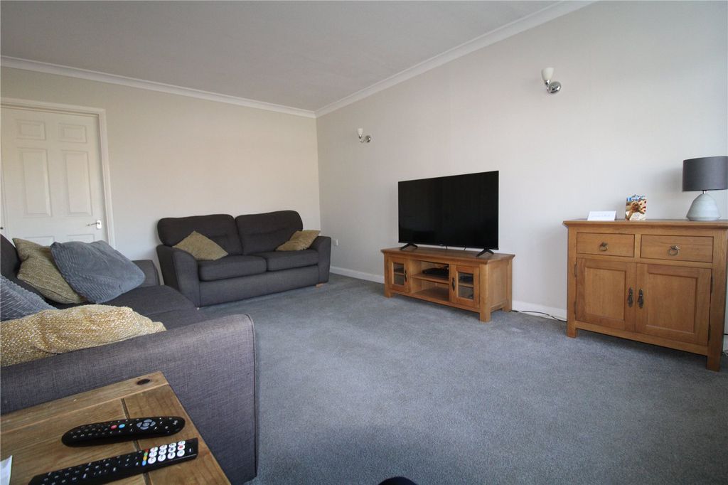 Property photo 3 of 16 Picture No. 32
