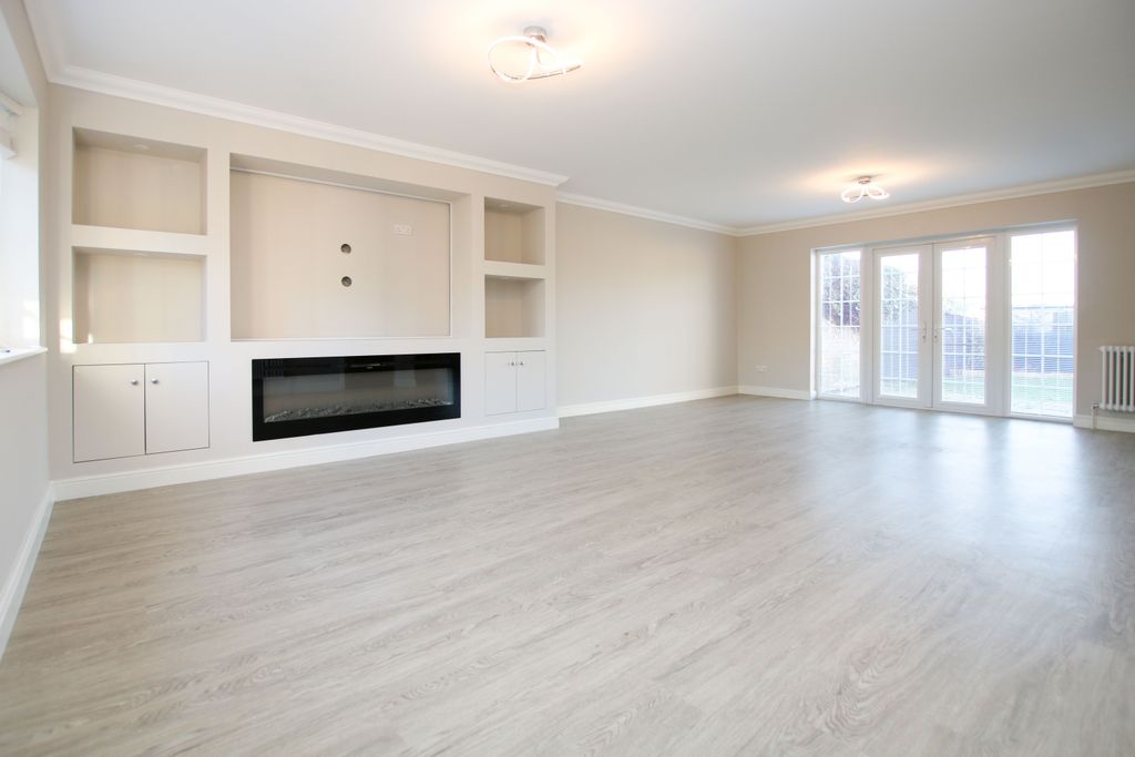 Property photo 2 of 27