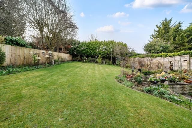 Property photo 2 of 18 Garden