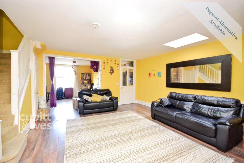 Property photo 3 of 13 Lounge