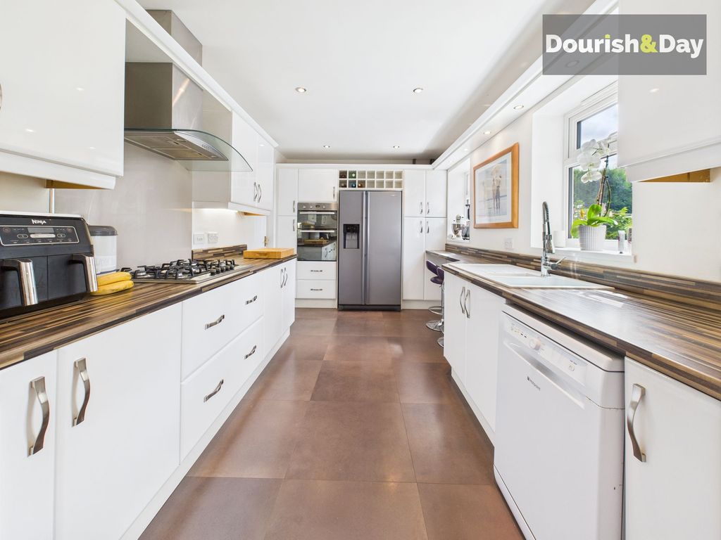 Property photo 3 of 22 Fitted Kitchen