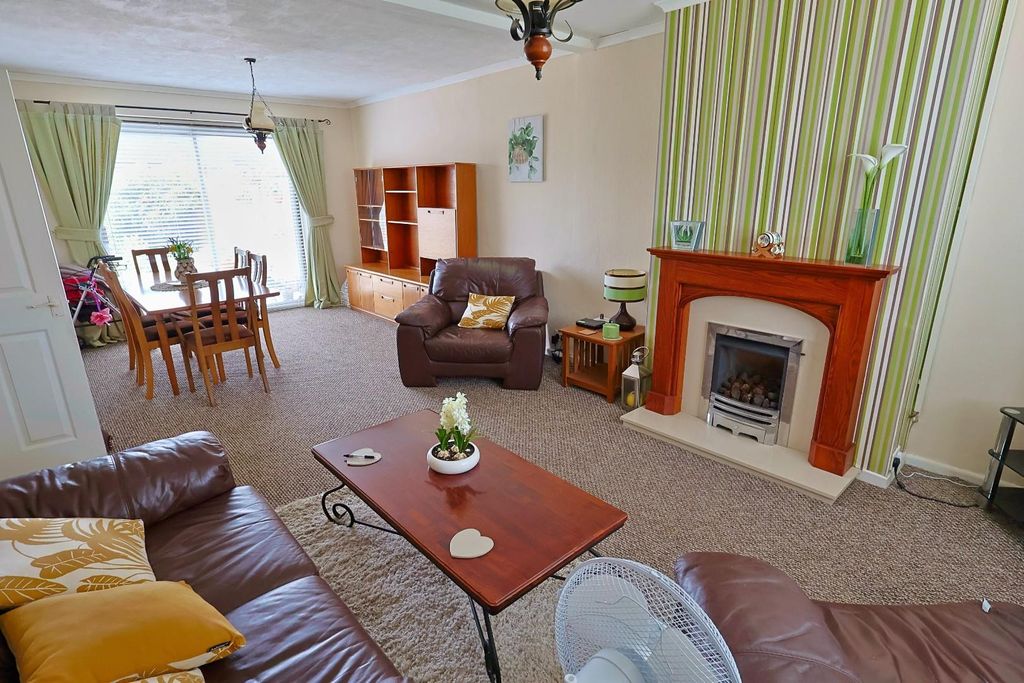 Property photo 3 of 16 60De38Bd-A2Aa-4797-9F5A-977B78B49167_1_201_A.Jpeg