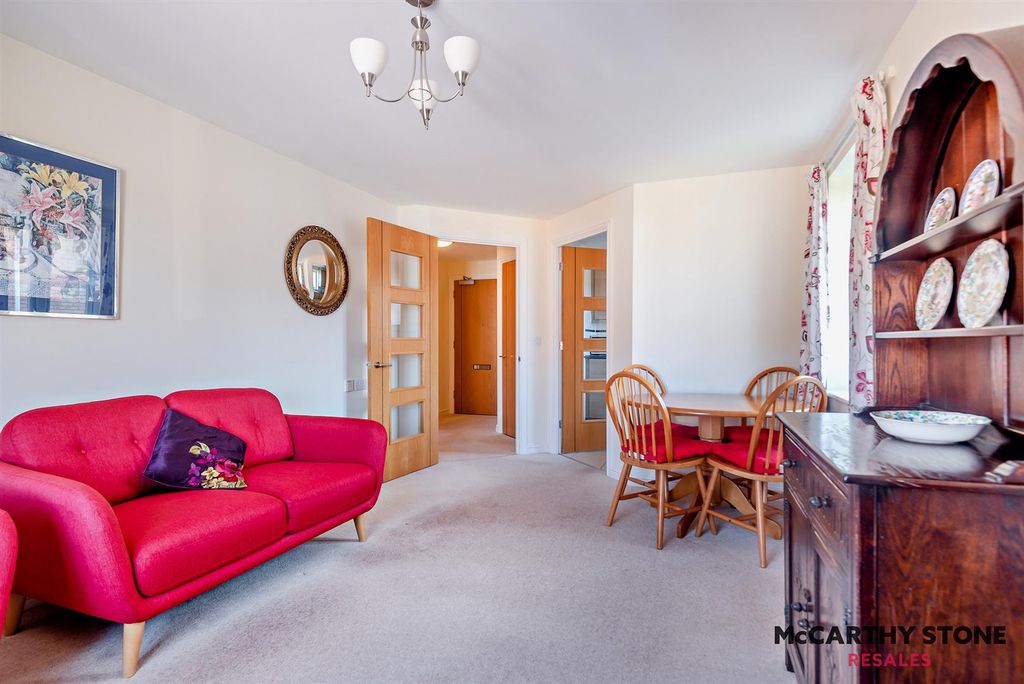 Property photo 1 of 17 8614255-Interior06-800.Jpg