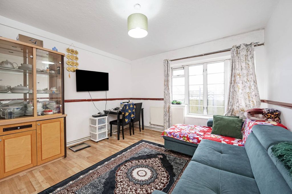 Property photo 2 of 8