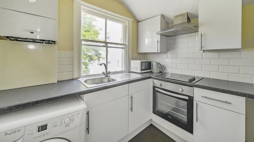 Property photo 3 of 6 8