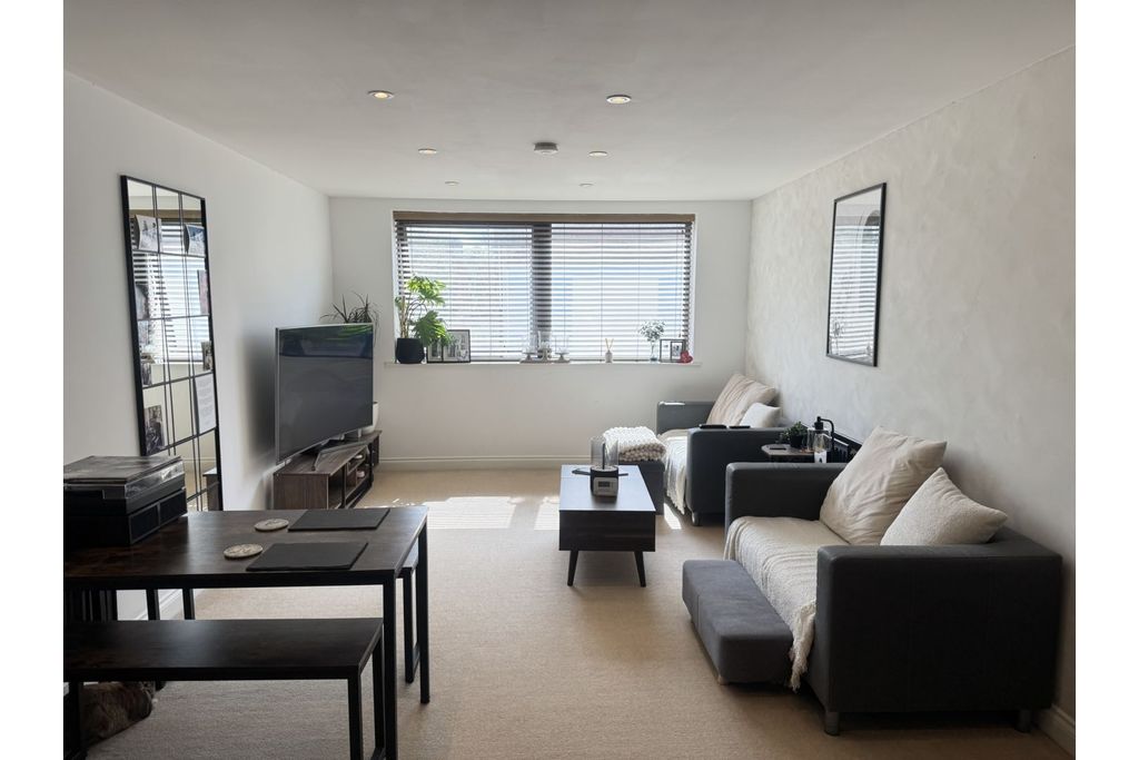 Property photo 1 of 11 Living / Dining Room