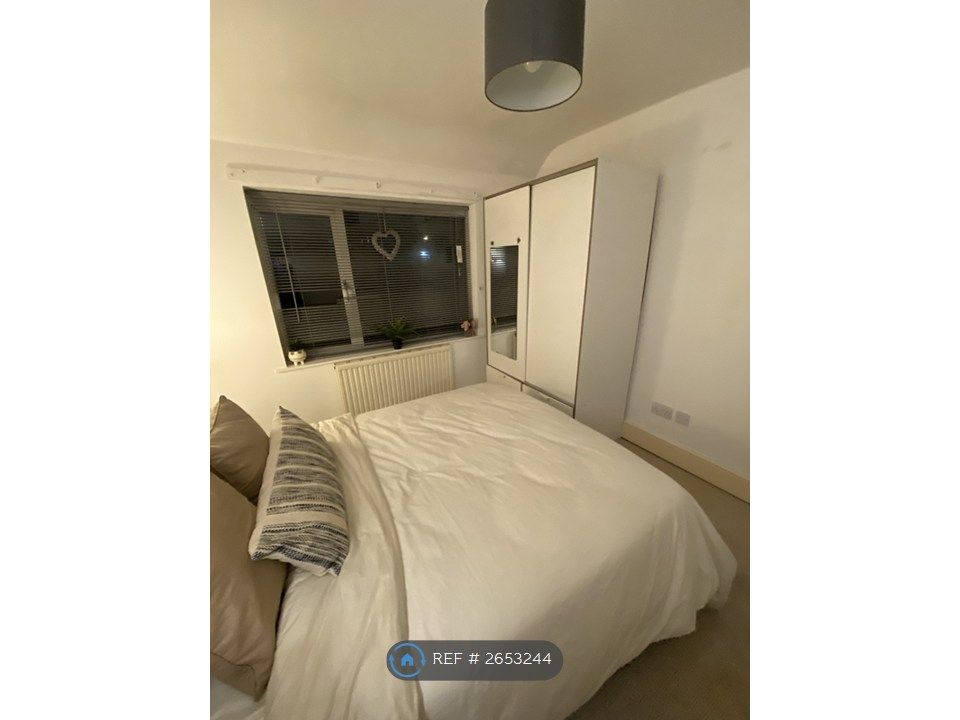 Property photo 2 of 8 Double Wardrobe