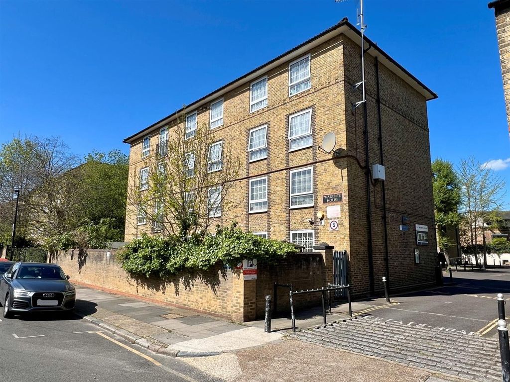 Property photo 3 of 7 Cahir Street, E14 For Sale By Barrain London Estat