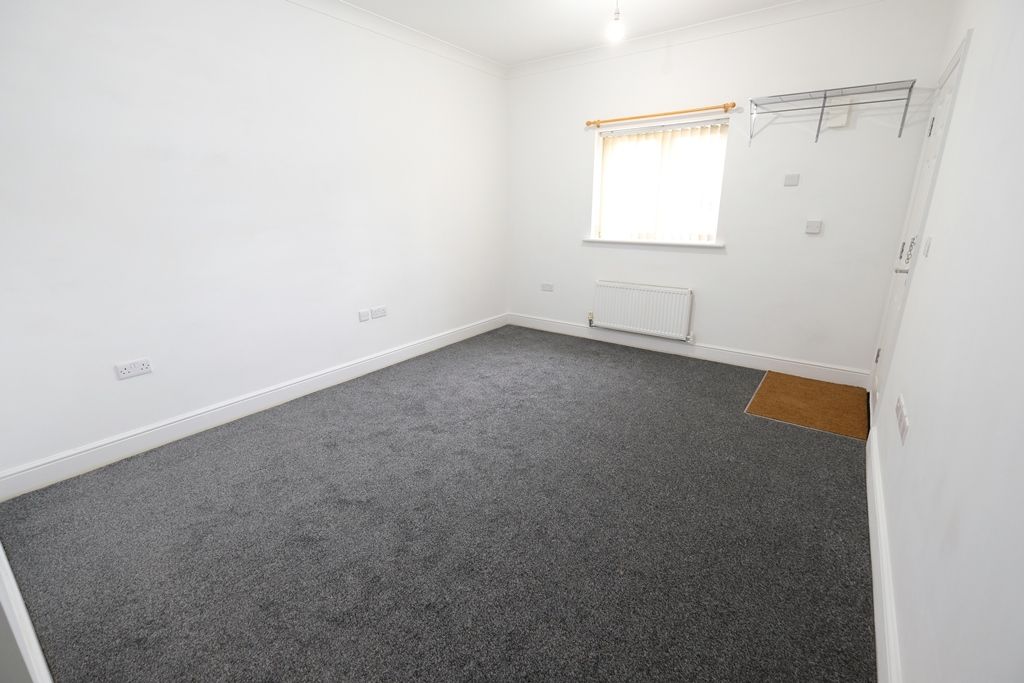 Property photo 3 of 8 Studio Room