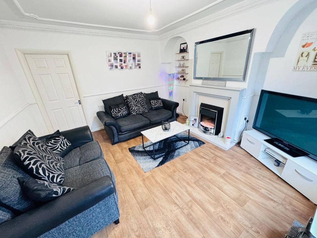 Property photo 2 of 10 Lounge