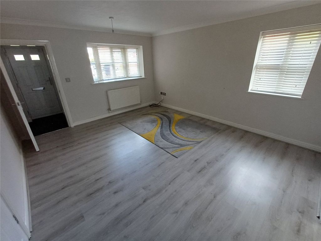 Property photo 2 of 13 Picture No. 11